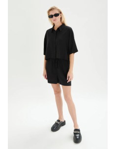 24COLOURS  Shorts in black...