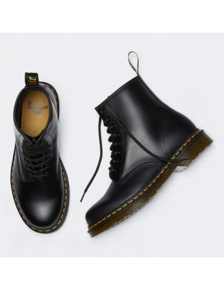 DR MARTENS Boots 1460 Smooth Leather Lace Up in Black - 11822006